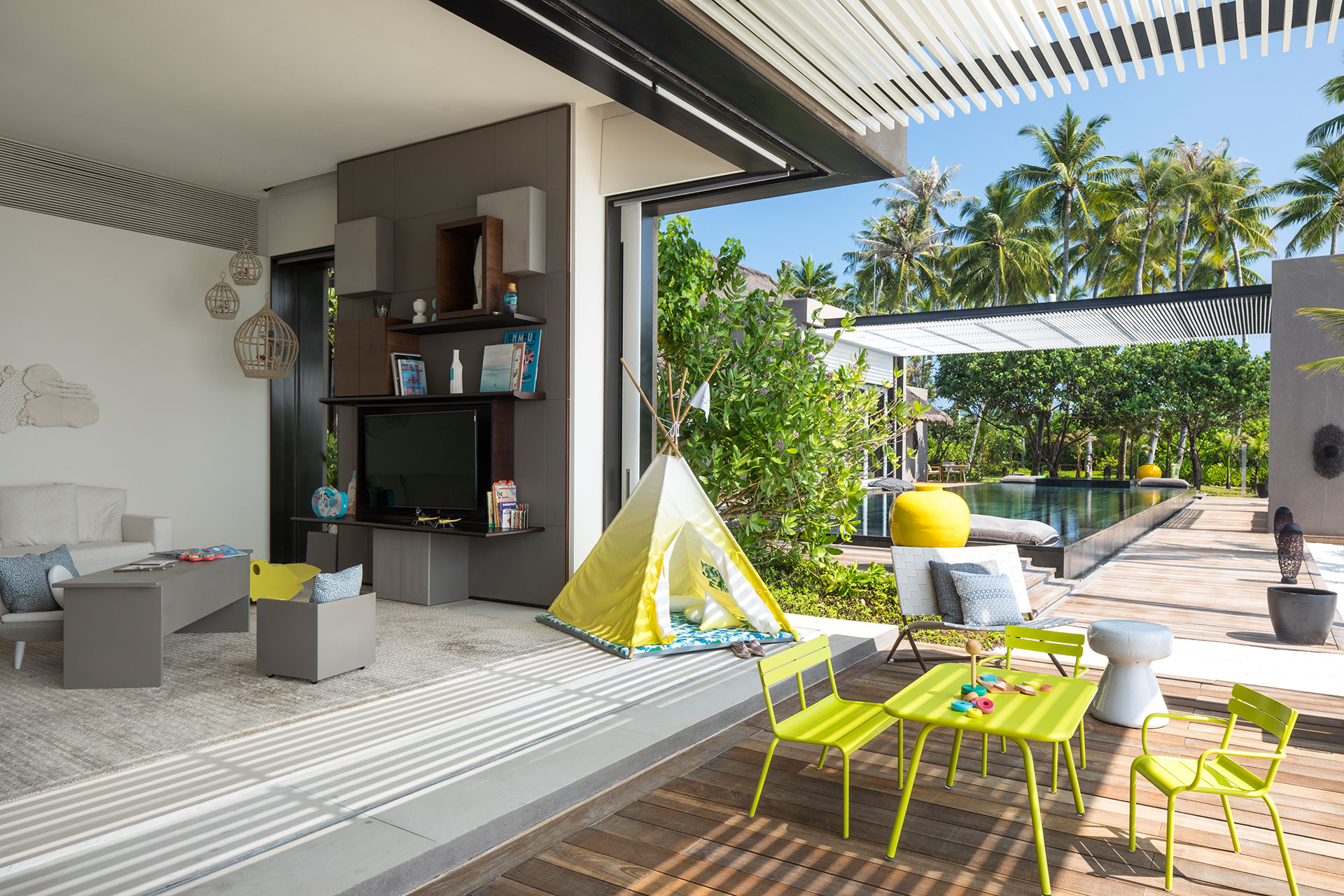 Kinderbereich einer Villa mit Spielzeugen