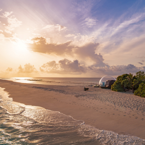 Durchsichtiges Schlafzelt am Strand