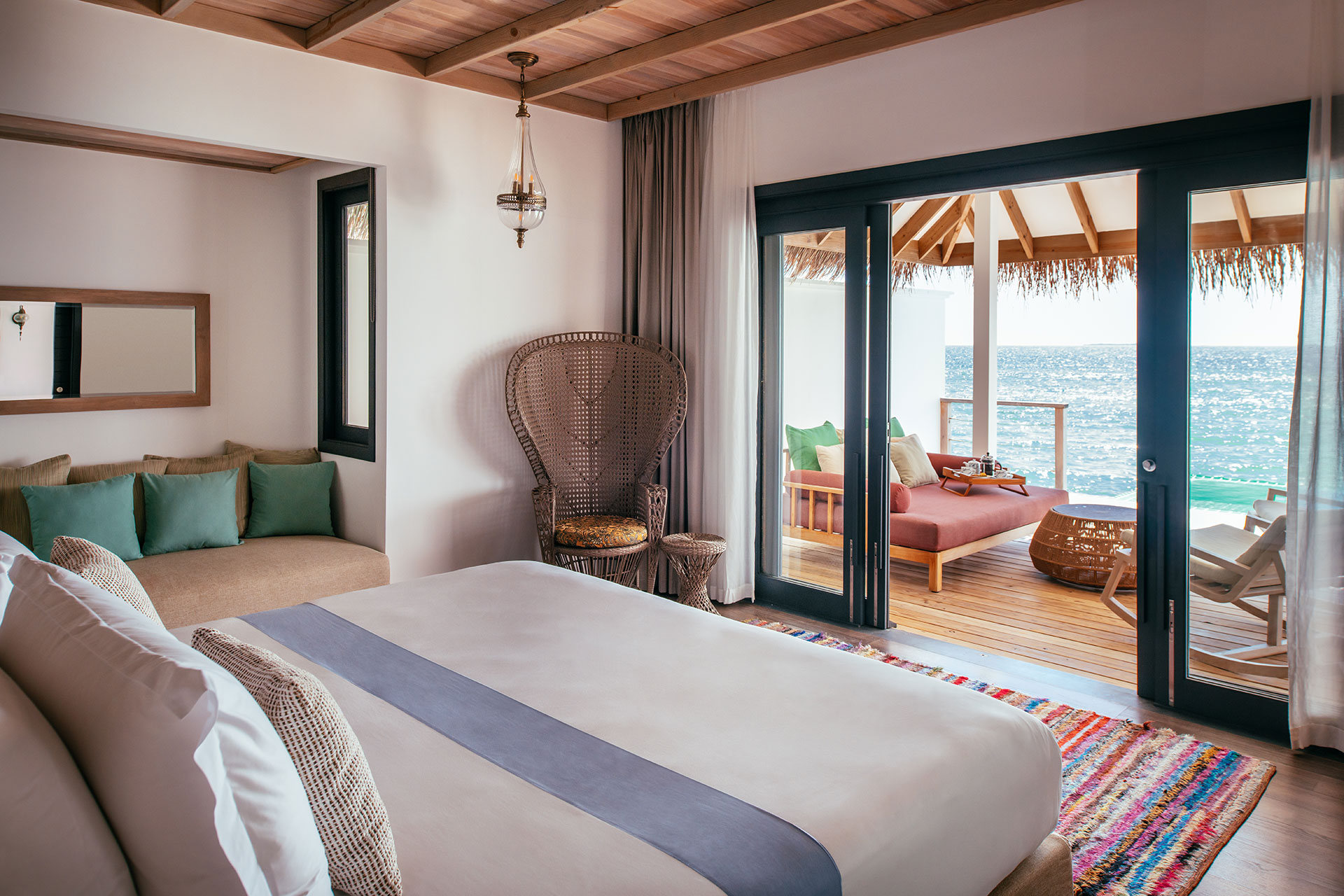 Schlafzimmer mit Terrasse zum Meer