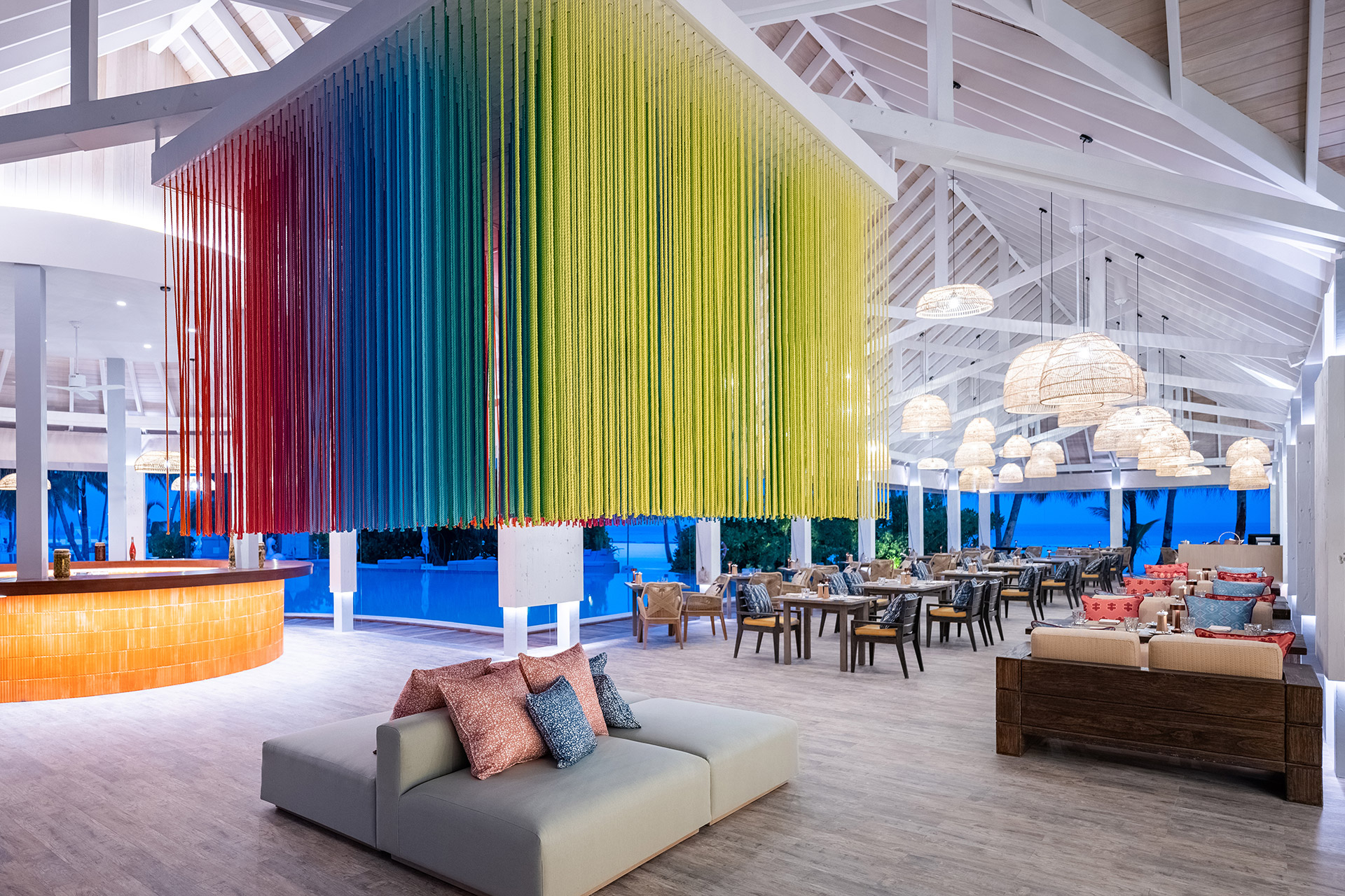 Überdachter Bereich eines Strandrestaurants