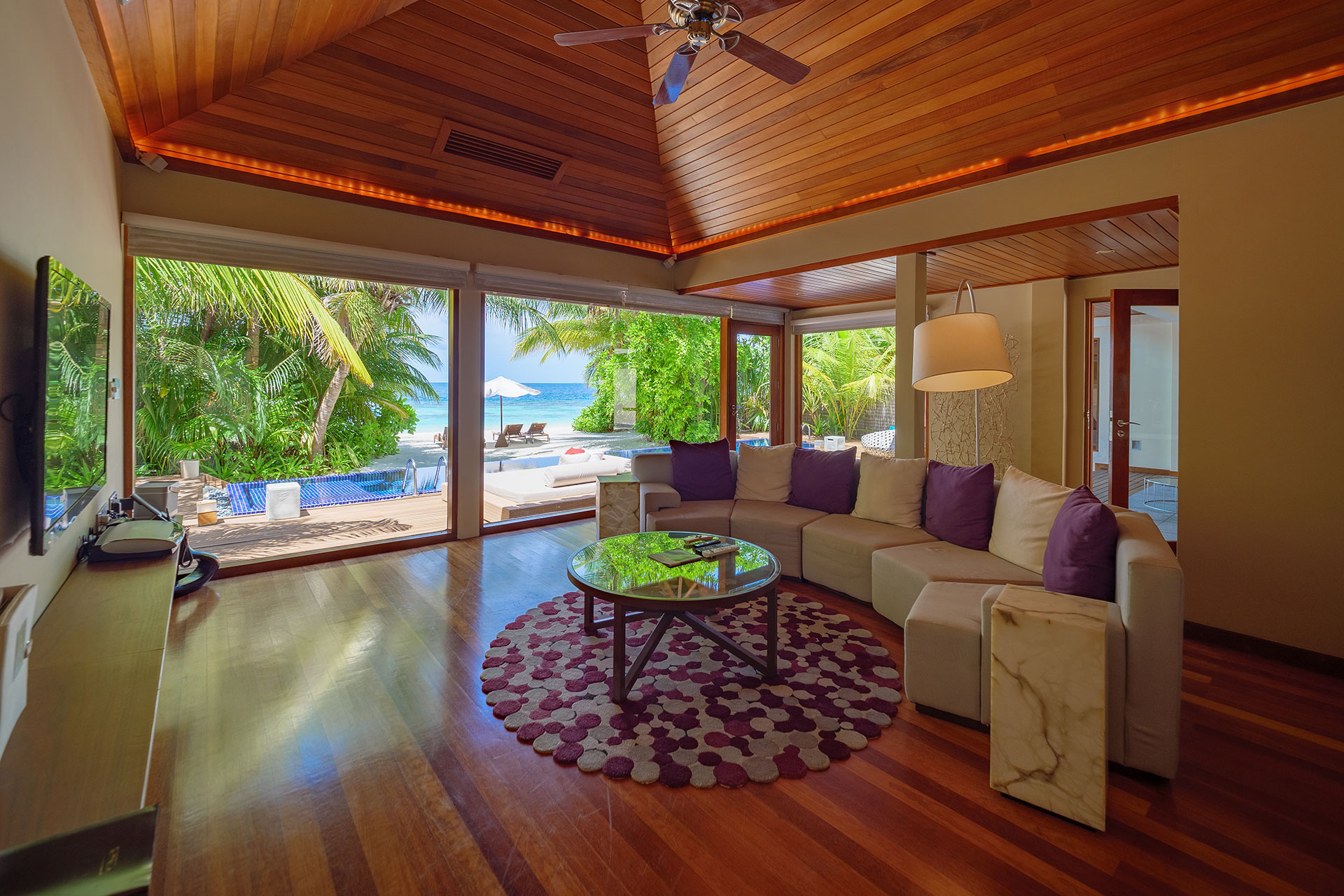 Interieur eines Wohnbereichs in Strandvilla