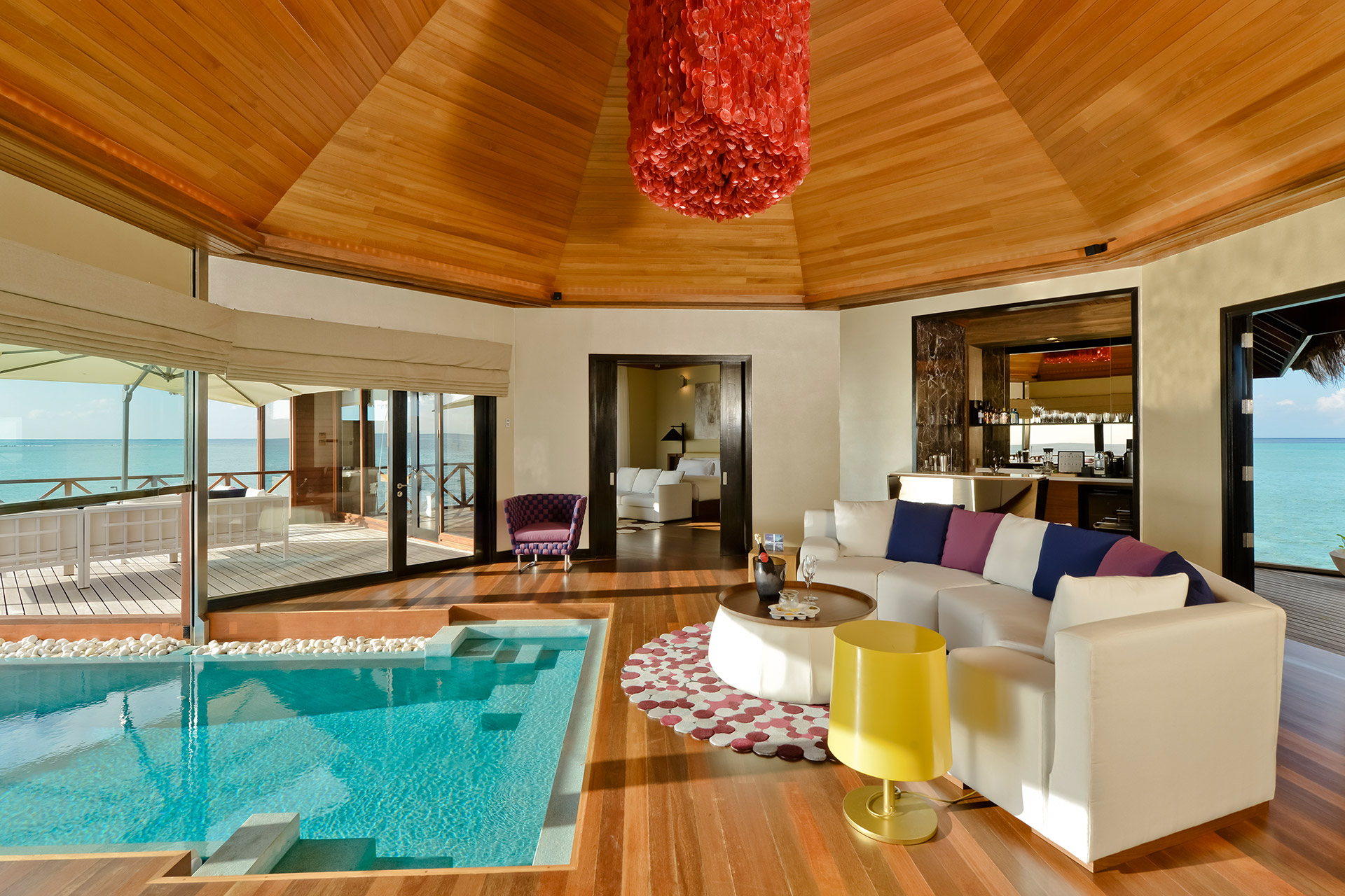 Direkter Zugang zu Villapool von Wohnzimmer aus