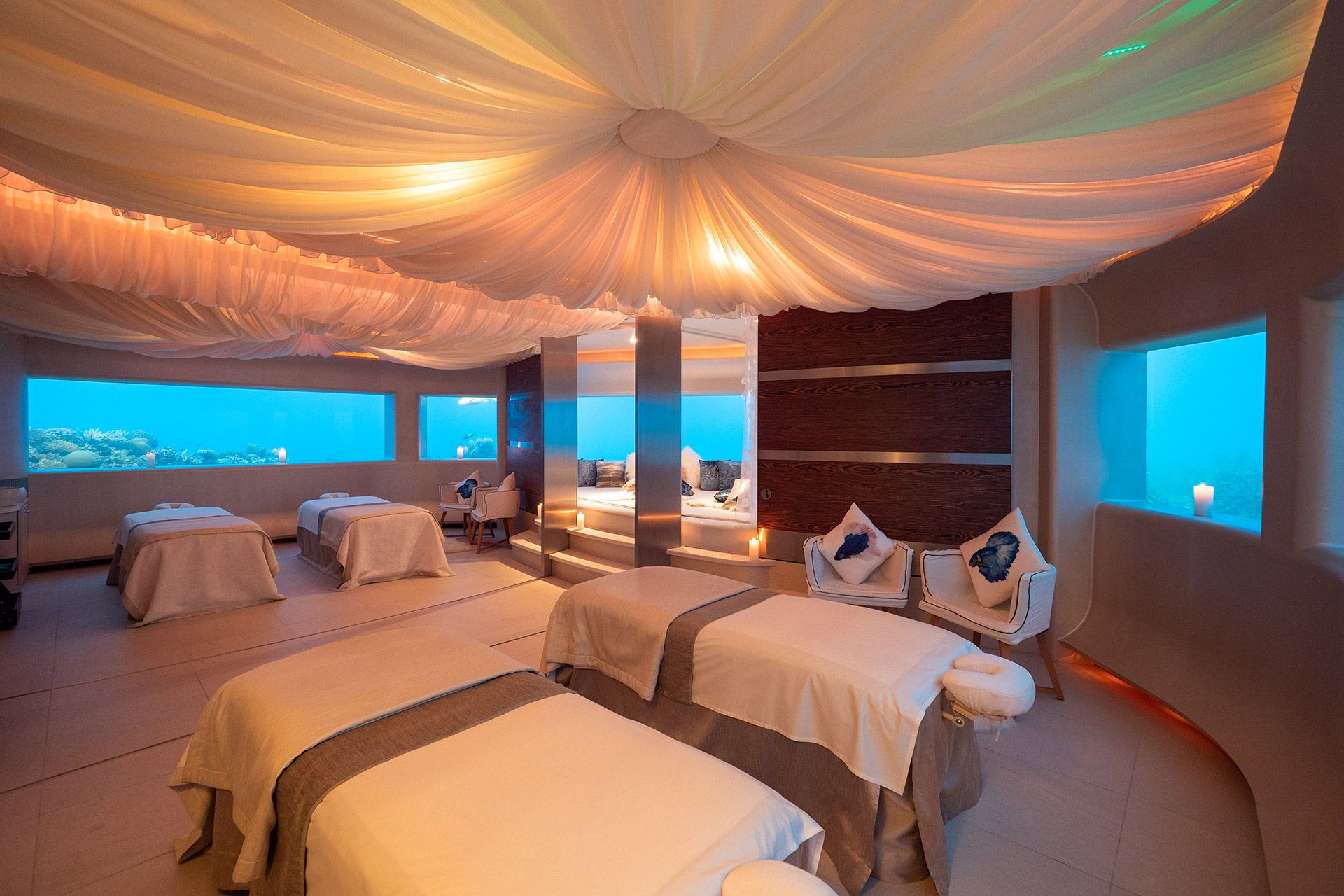 Spa Behandlungsraum unter Wasser