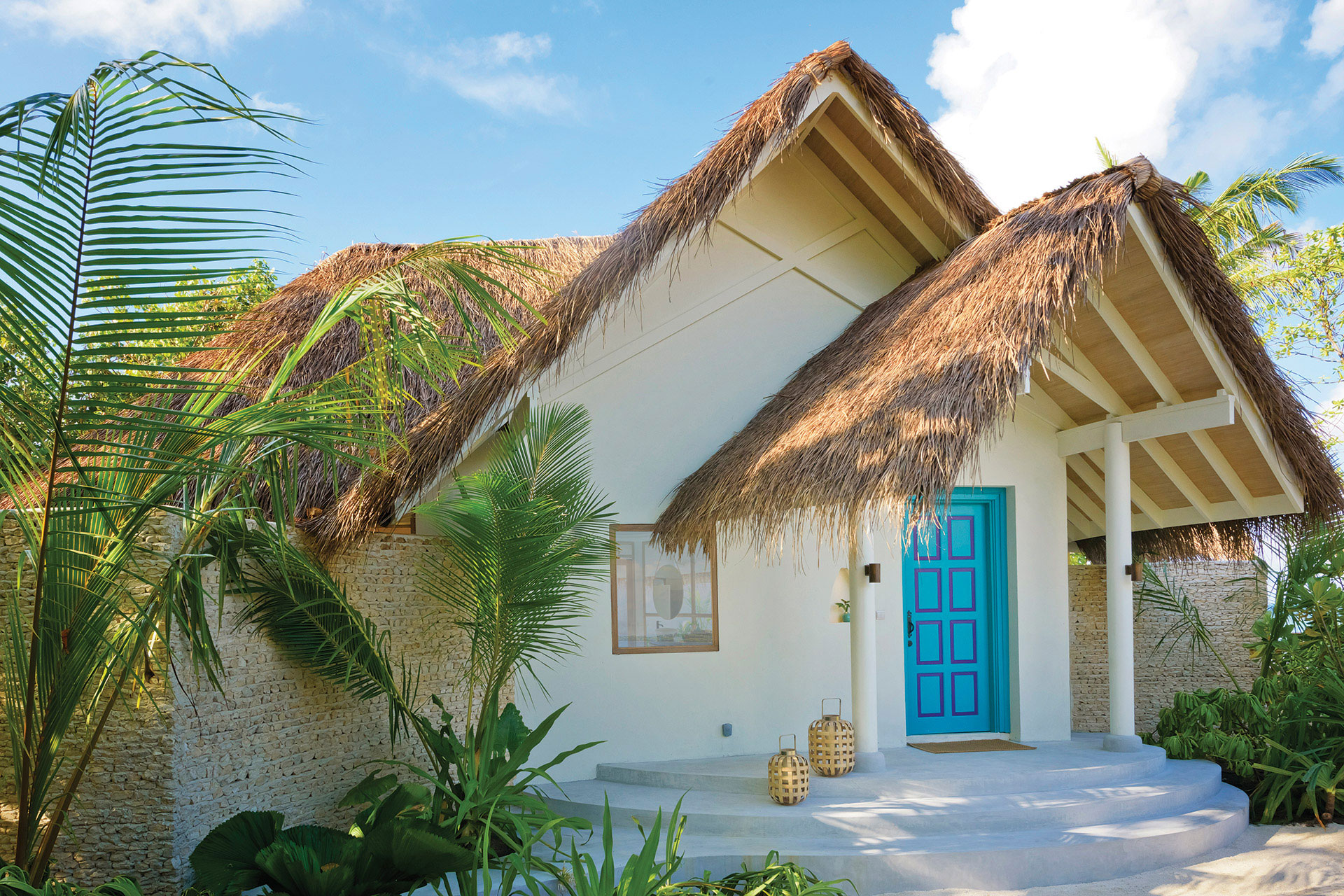 Eingangstür einer Strandvilla von aussen