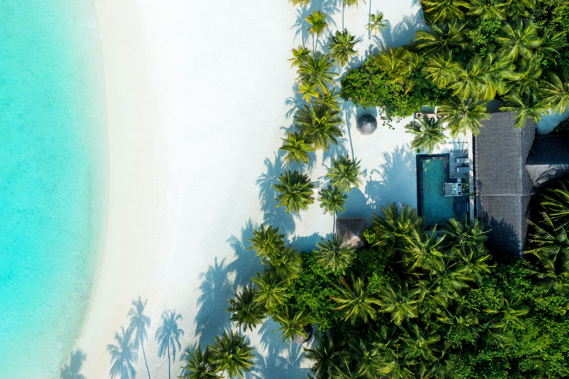 Villa am Strand aus Vogelperspektive