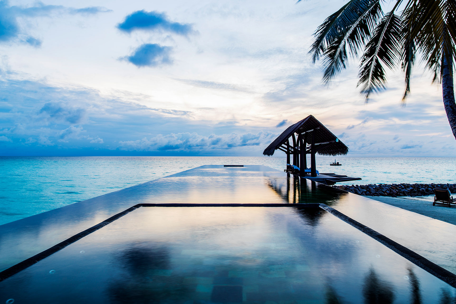 Langer Pool direkt am Meer