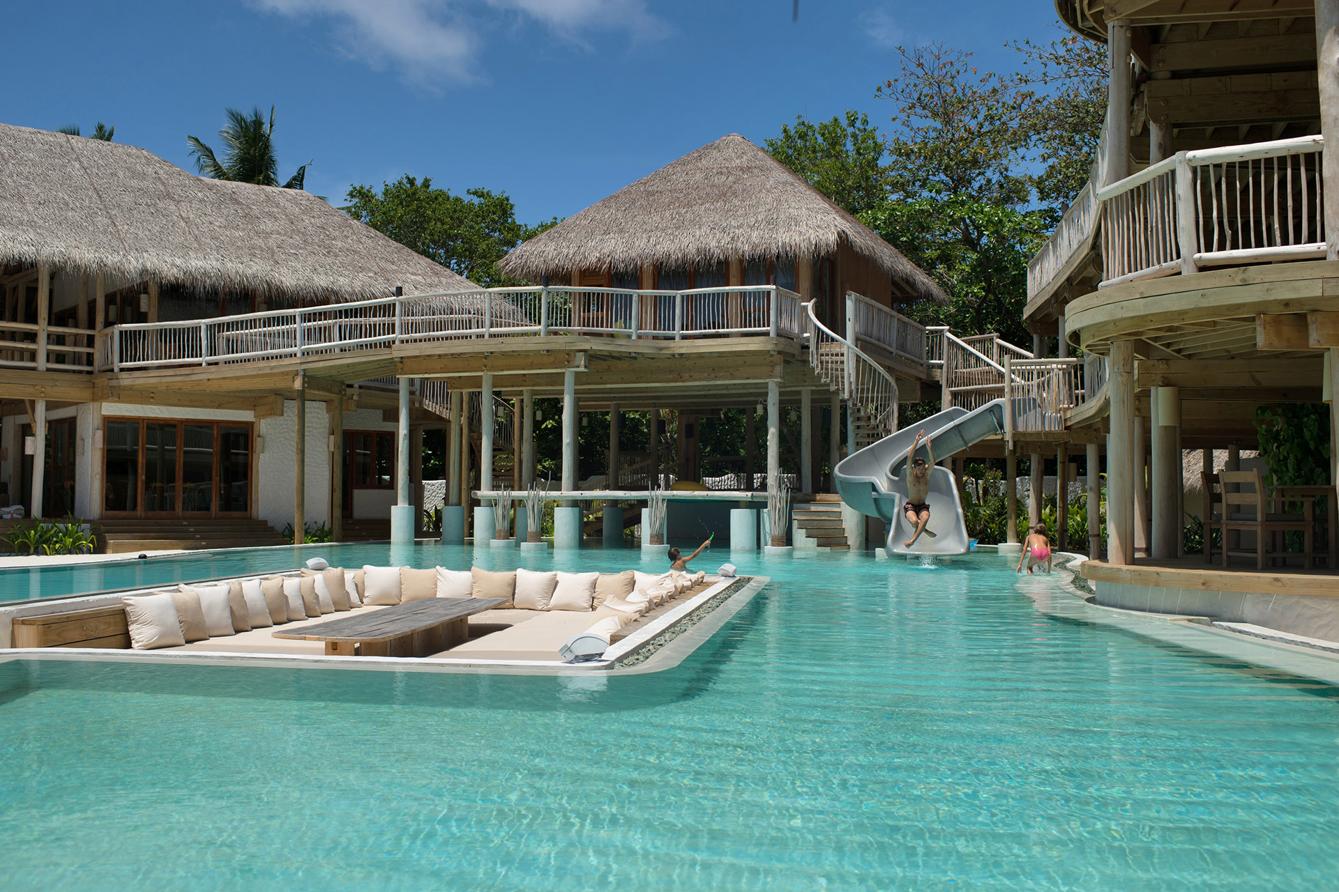 Großer versunkener Essbereich in Villa Pool