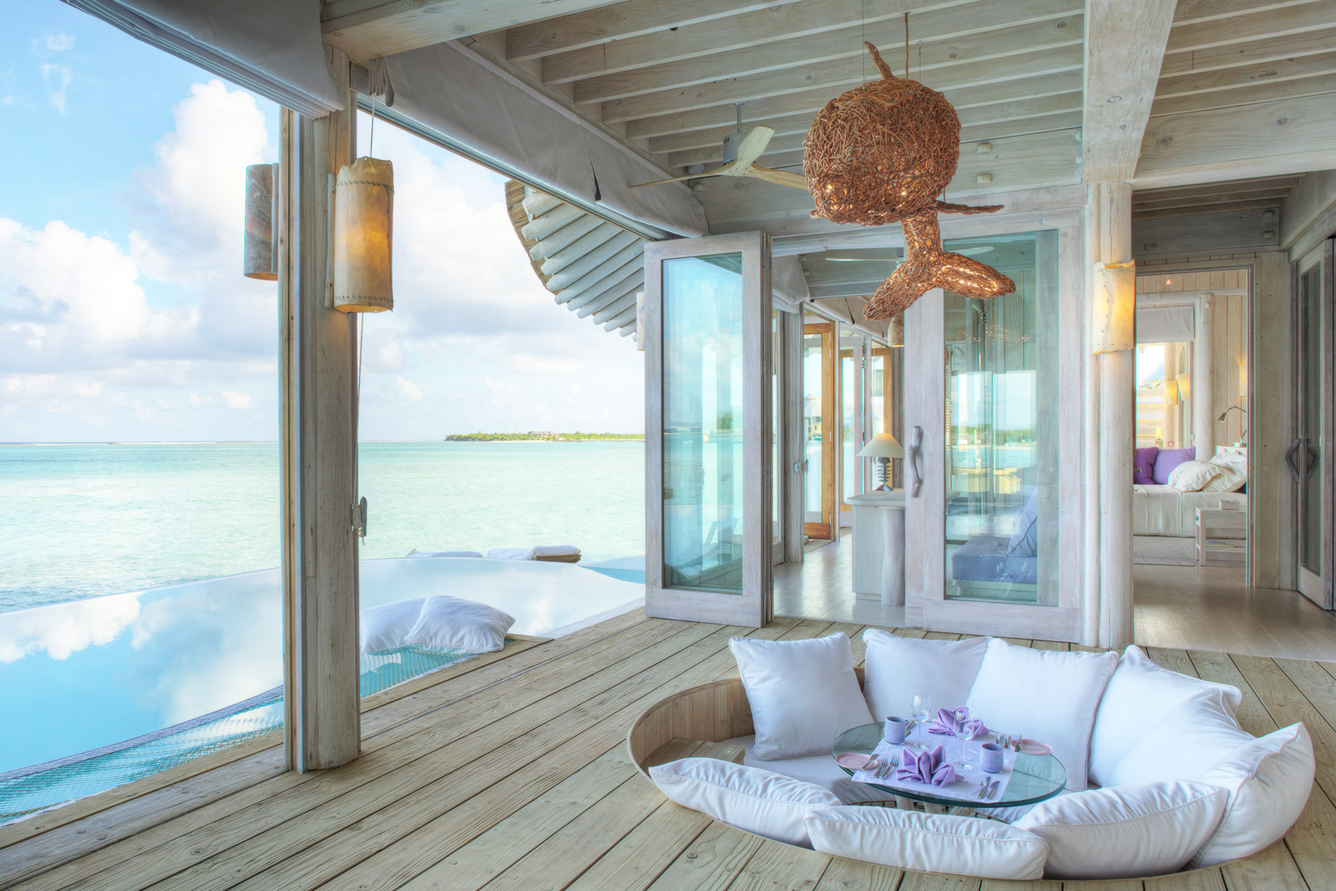 In Holzboden versunkener Sitzbereich